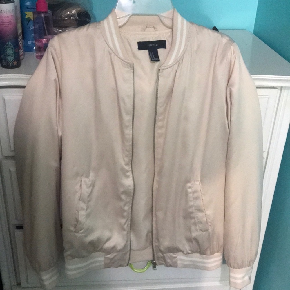 Light Satin Bomber Jacket w/ zipper and pockets